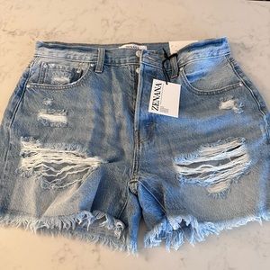 NWT High waisted distressed jean shorts. Size Large